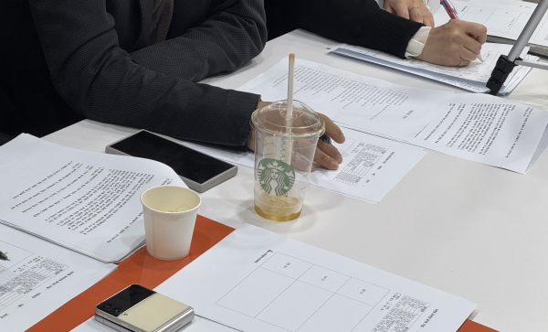 태도 중심 답변과 역량 중심 답변의 차이를 비교 분석하는 면접 솔루션 이미지